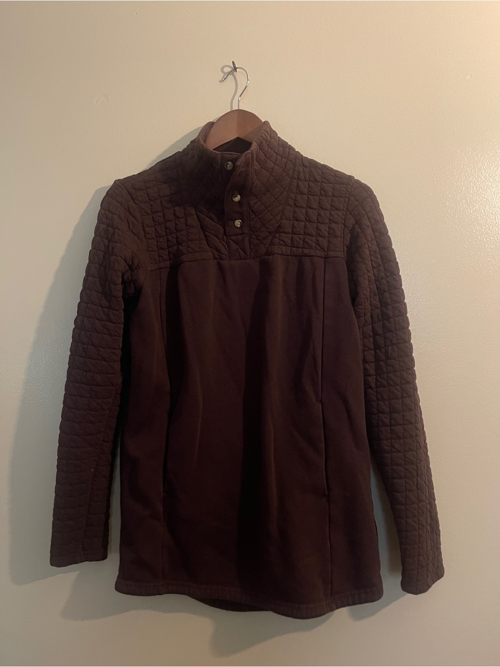 Quilted Snap-Front Columbia Pullover Hoodie in Dark Brown, Women’s size M